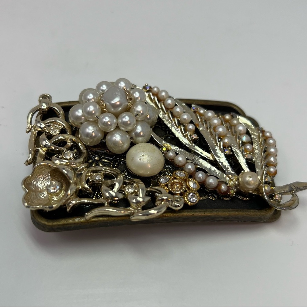 Buckle Rage Women’s Belt Buckle Pearls Rhinestones Goldtone Bling Shine Sparkle